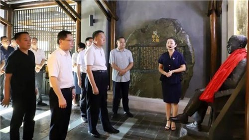 湖南省政協(xié)主席、黨組書記毛萬春一行來集團(tuán)白沙溪茶廠考察調(diào)研