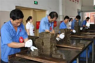 熱烈祝賀集團(tuán)白沙溪茶廠總經(jīng)理劉新安、常務(wù)副總經(jīng)理肖益平、益陽(yáng)茶廠質(zhì)管部經(jīng)理黃燕入選第四批省級(jí)非物質(zhì)文化遺產(chǎn)代表性傳承人